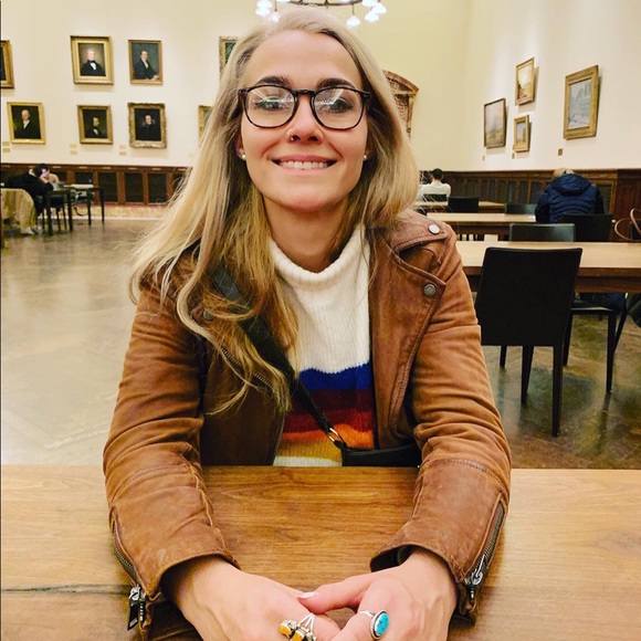 Meet your Posher, Kinsey - Picture 3 of 5